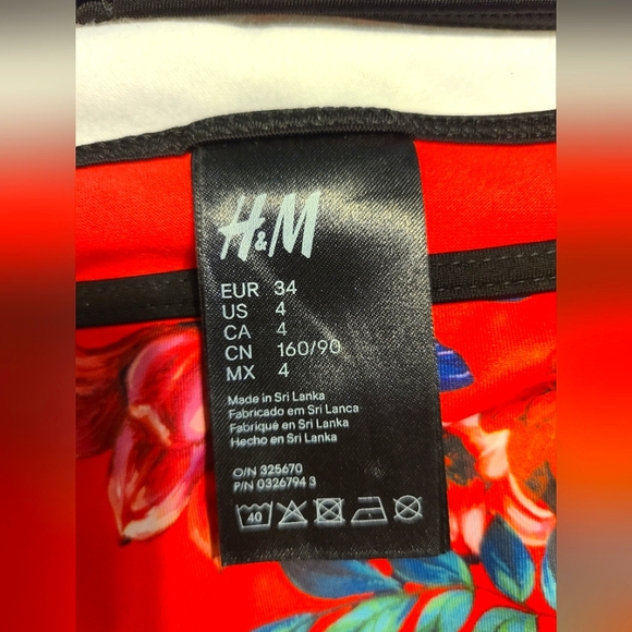 H&M Red floral bikini bottom size 4 - Picture 2 of 4